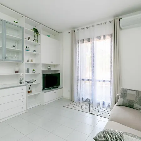 Aparthotel Elena Lighthouse *