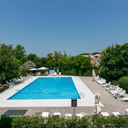 Elena Lighthouse Aparthotel *