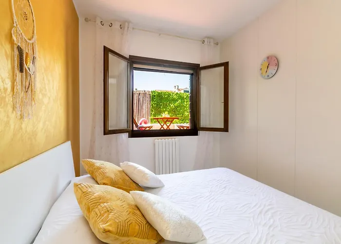 Aparthotel Elena Lighthouse